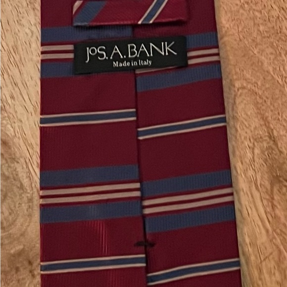 JOS A. BANK MEN’S BURGUNDY, BLUE, GOLD, & WHITE 100% SILK NECKTIE/PRE-OWNED/SAFE - Picture 2 of 2